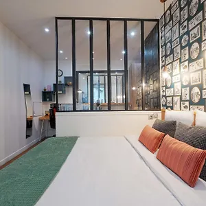 Fabulous Comfortable Studio With Updated Finishes And Design Next To Champ De Mars , Paris France